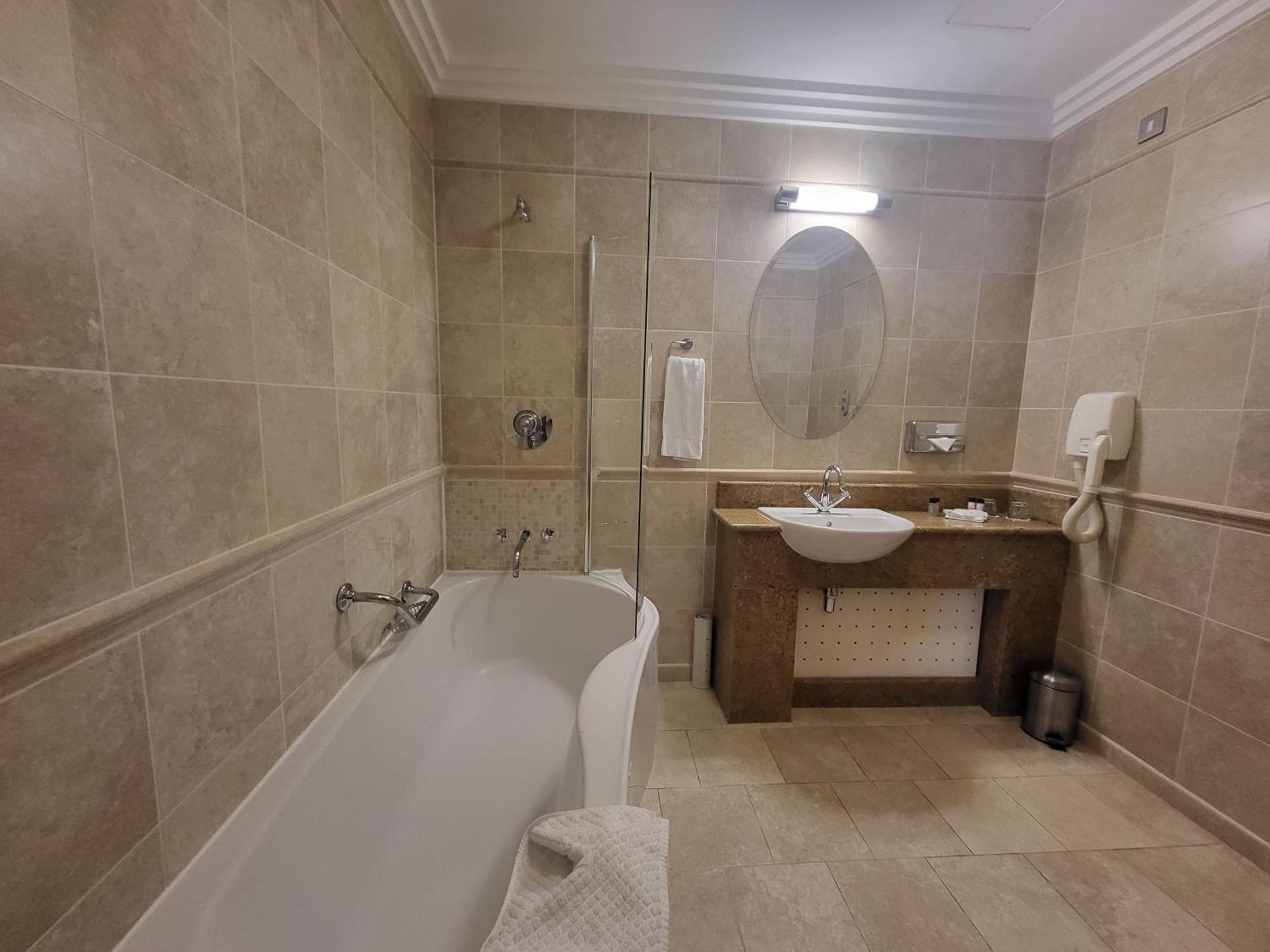 Lawlors Hotel ネース エクステリア 写真